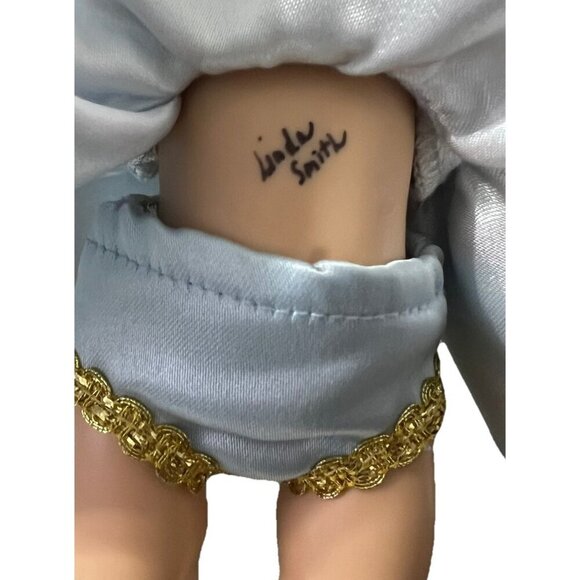 Ginny Vogue Doll At Rockefeller Center Doll 8"  2005 #5EX84 Limited Edition - Picture 4 of 9